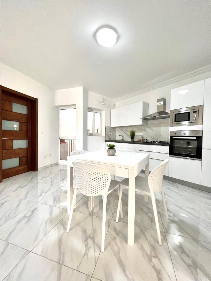 Appartement With Patio Overlooking Piazza