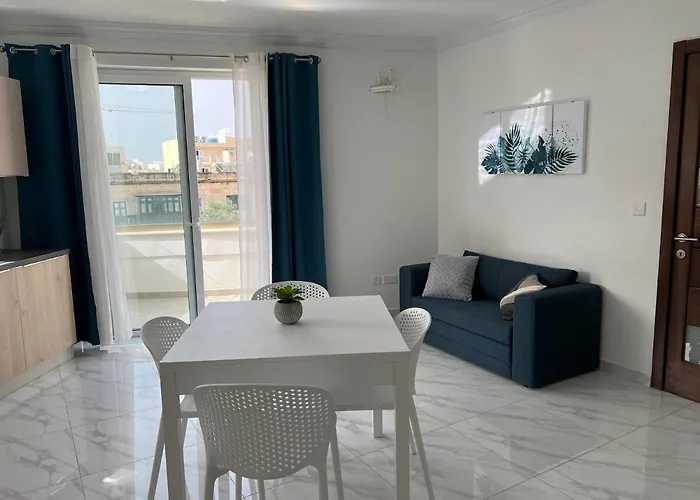 Condo With Patio Overlooking Piazza