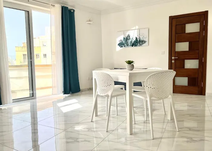 Condo With Patio Overlooking Piazza