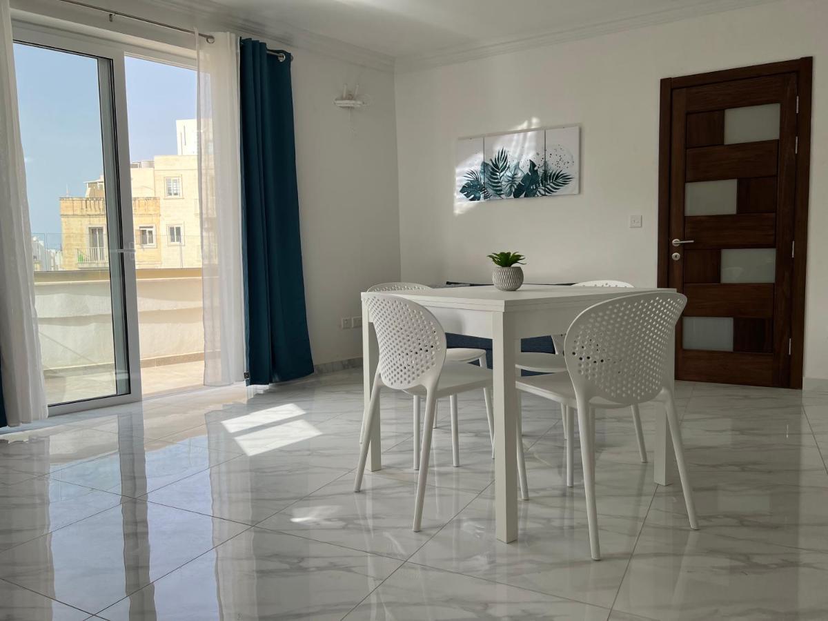 With Patio Overlooking Piazza Apartment *