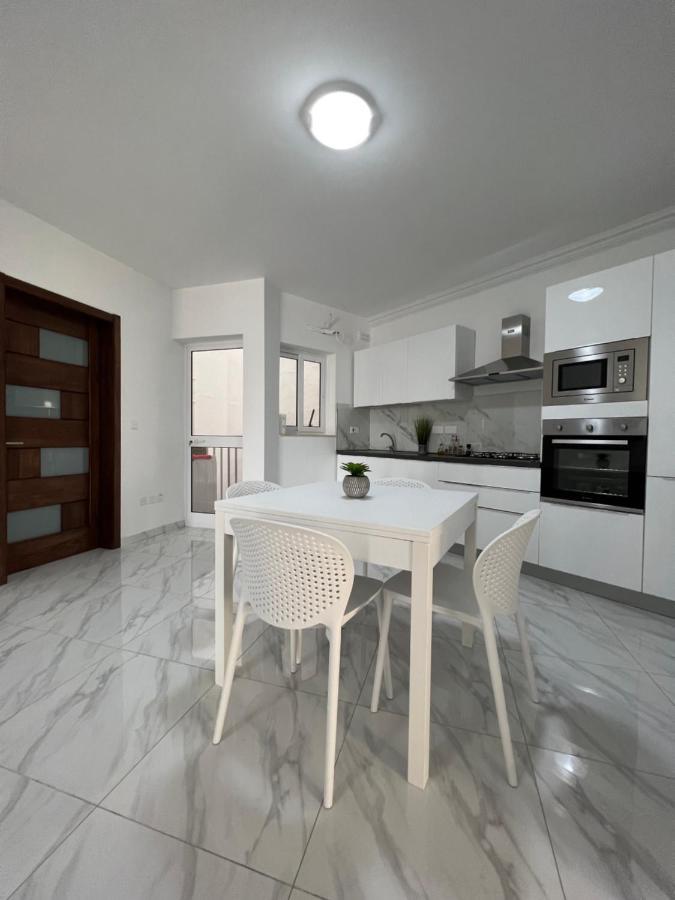 With Patio Overlooking Piazza * Gzira
